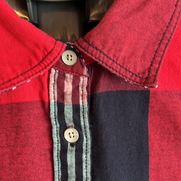 Women’s plaid button up shirt size medium 100% cotton made by stylus in Cambodia - Picture 4 of 9